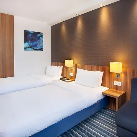 Express By Ihg Hotel 3*