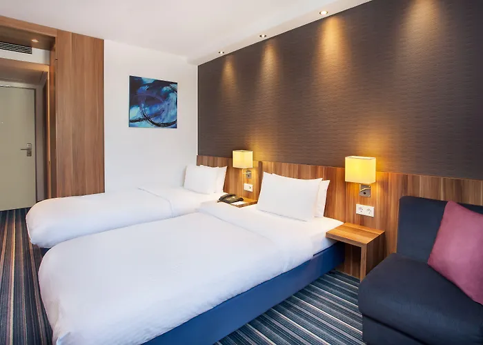 Express By Ihg Hotel 3*