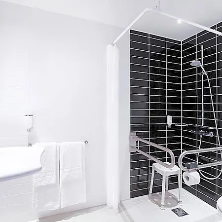 Отель Express By Ihg 3*