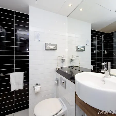 Express By Ihg Hotel